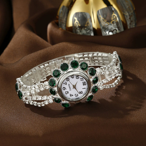 Women's Alloy Bracelet Watch With Round Dial And Stainless Steel Clasp