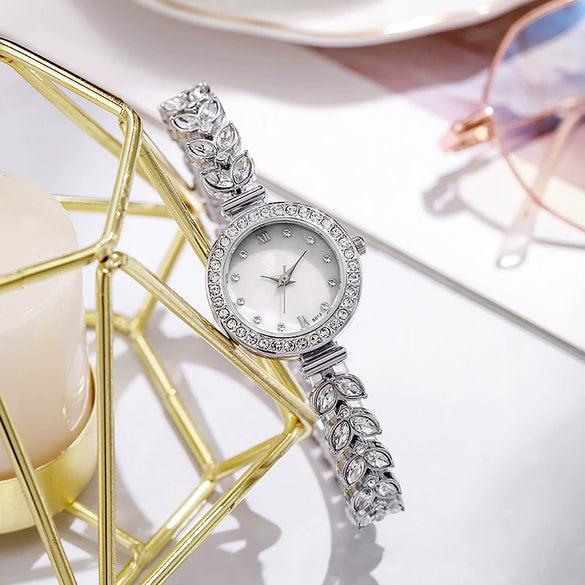 Women's Alloy Bracelet Watch With Stainless Steel Clasp And Round Dial Leisure Style