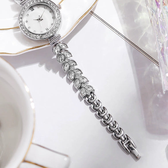 Women's Alloy Bracelet Watch With Stainless Steel Clasp And Round Dial Leisure Style