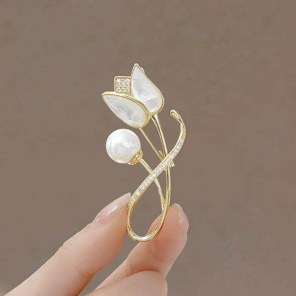 Women's Alloy Brooch With Pearl Fritillary And Tulip Design Electroplated Luxury Elegant Suit Coat Accessory