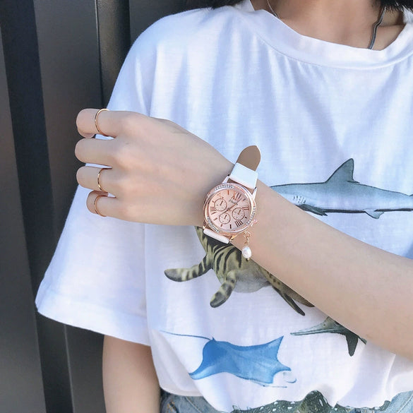 Women's Alloy Case Imitation Leather Strap Round Dial Casual Fashion Watch With Printed Logo
