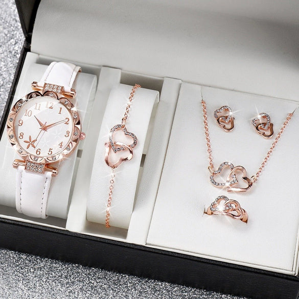 Women's Alloy Case Imitation Leather Strap Round Dial Medieval Style Watches