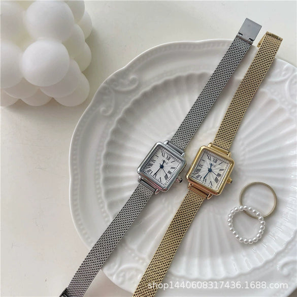 Women's Alloy Case Ordinary Glass Mirror Fashion Simple Small Square Retro Quartz Watch