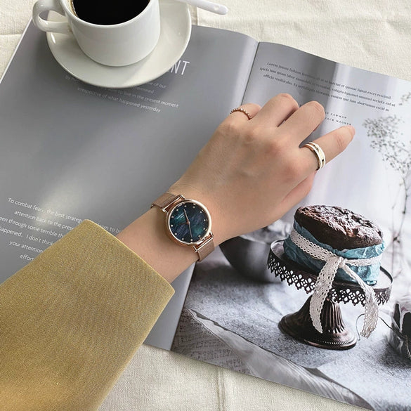 Women's Alloy Case Ordinary Glass Mirror Fashion Starry Sky Watch