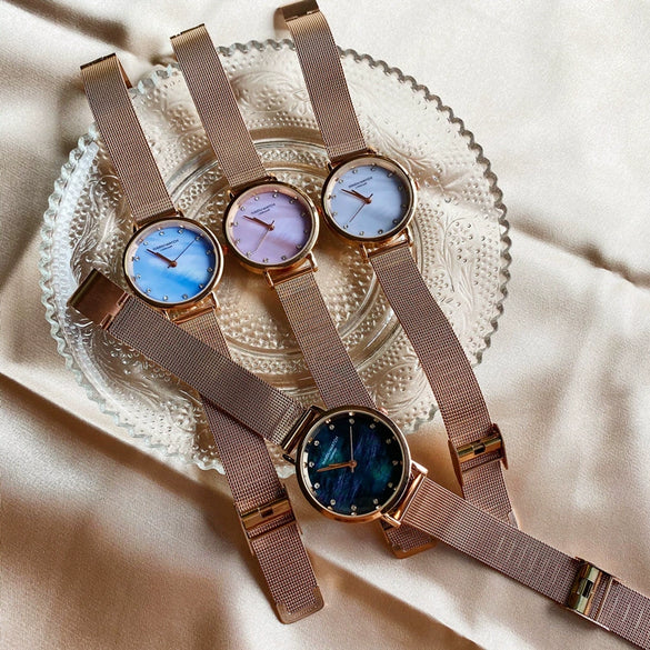 Women's Alloy Case Ordinary Glass Mirror Fashion Starry Sky Watch