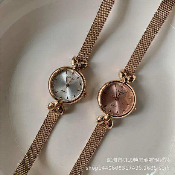 Women's Alloy Case Ordinary Glass Mirror Highend Fragrant Style Simple Elegant Small Dial Watch