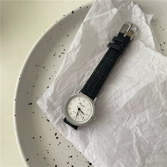 Women's Alloy Case Ordinary Glass Mirror Leisure Retro Small Round Quartz Watch