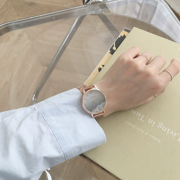 Women's Alloy Case Ordinary Glass Mirror Leisure Style Gipsophila Wristwatch