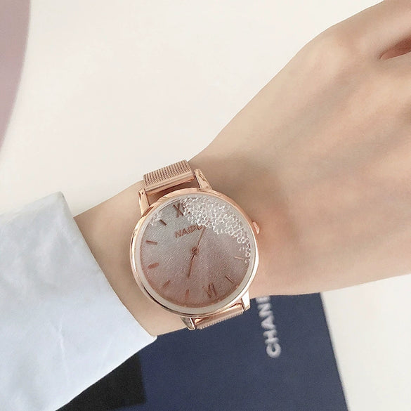 Women's Alloy Case Ordinary Glass Mirror Leisure Style Gipsophila Wristwatch