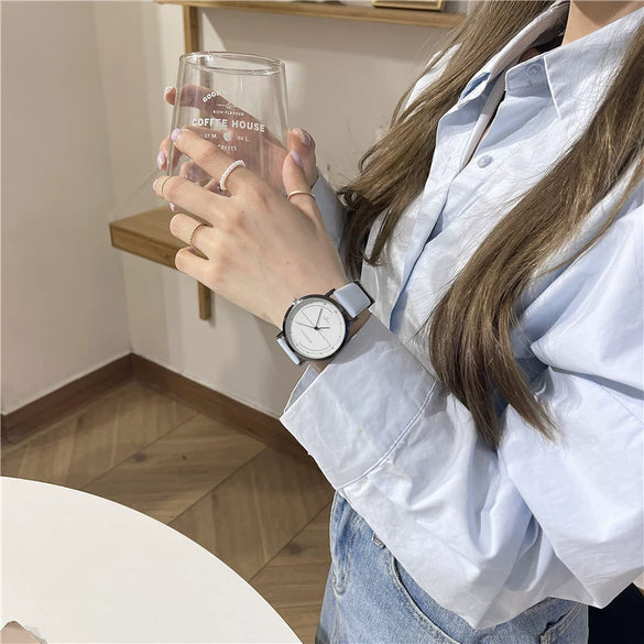 Women's Alloy Case Ordinary Glass Mirror Pointer Quartz Watch With Simple Elegant White Belt And Leisure Style