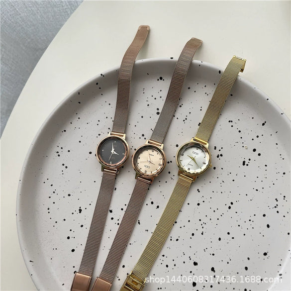 Women's Alloy Case Ordinary Glass Mirror Simple Retro Fashion Watch