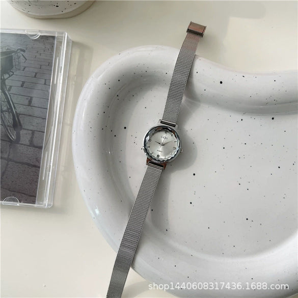 Women's Alloy Case Ordinary Glass Mirror Simple Retro Fashion Watch