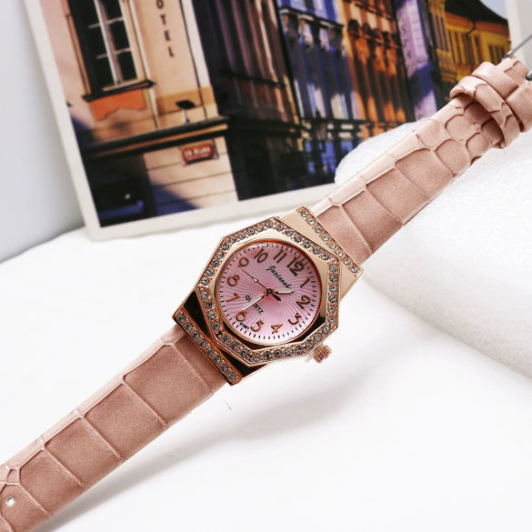 Women's Alloy Case Pu Strap Quartz Watch With Rhombus Dial And Spiral Crown In Leisure Style