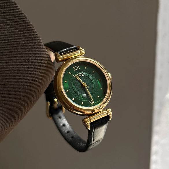 Women's Alloy Case Pu Strap Round Dial Quartz Leisure Vintage Artistic Light Luxury Watch