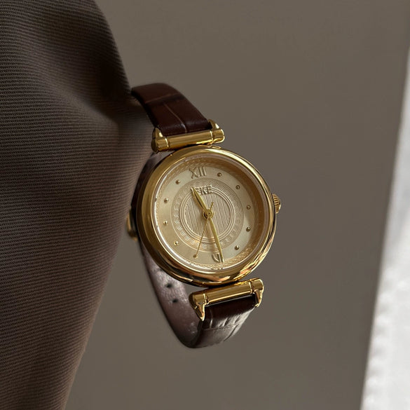 Women's Alloy Case Pu Strap Round Dial Quartz Leisure Vintage Artistic Light Luxury Watch