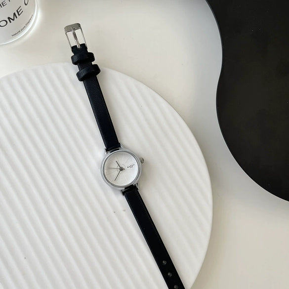 Women's Alloy Case Quartz Watch Round Dial Leisure Style