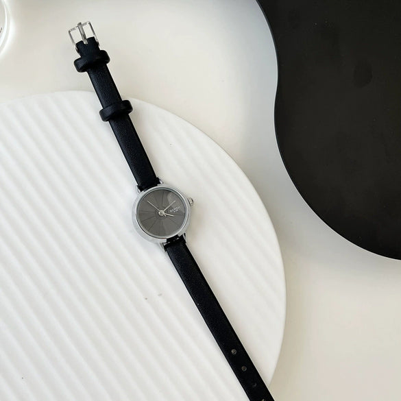 Women's Alloy Case Quartz Watch Round Dial Leisure Style