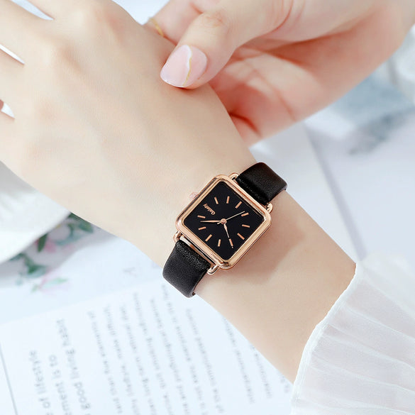 Women's Alloy Case Quartz Watch With Printed Logo Round Dial And Leisure Style