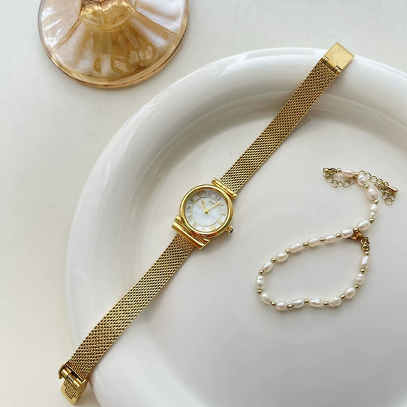 Women's Alloy Case Round Gold Watch