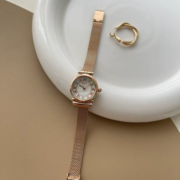 Women's Alloy Case Round Gold Watch