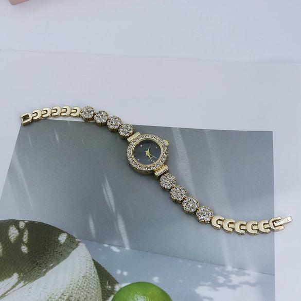 Women's Alloy Casual Quartz Bracelet Watch With Round Dial And Stainless Steel Buckle