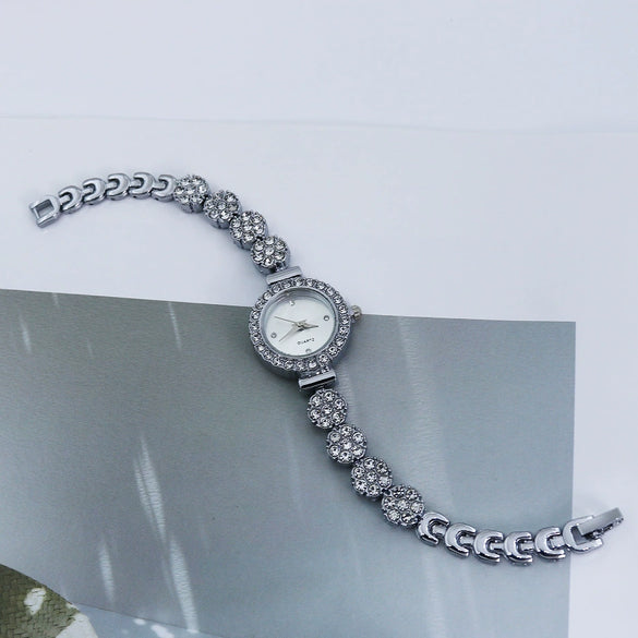 Women's Alloy Casual Quartz Bracelet Watch With Round Dial And Stainless Steel Buckle