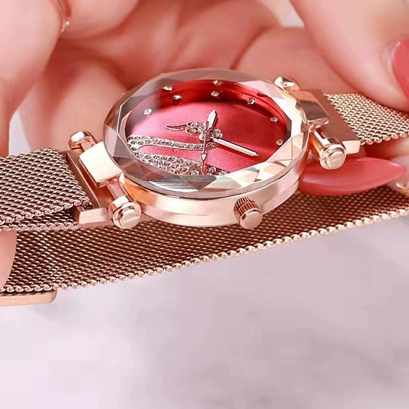 Women's Alloy Casual Round Dial Magnet Buckle Quartz Watch