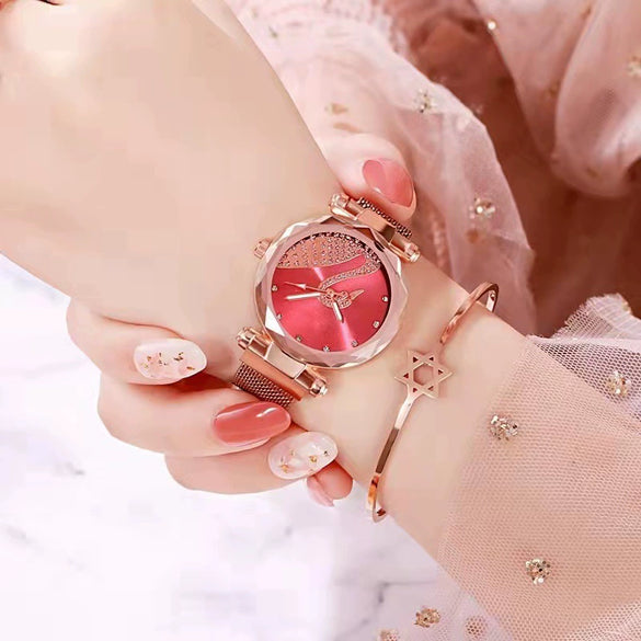 Women's Alloy Casual Round Dial Magnet Buckle Quartz Watch
