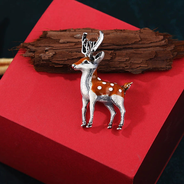 Women's Alloy Deer Brooch Vintage Cartoon Animal Christmas Jewelry Accessory With Natural Oilfinished Design