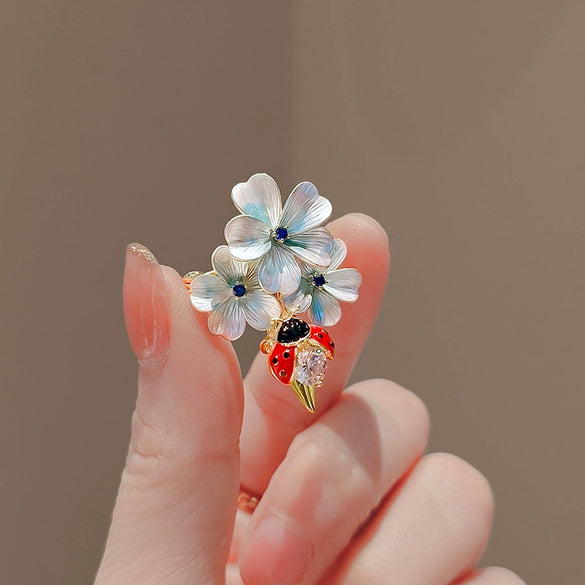 Women's Alloy Flower Bee Brooch Electroplated Light Luxury Allmatch Accessory