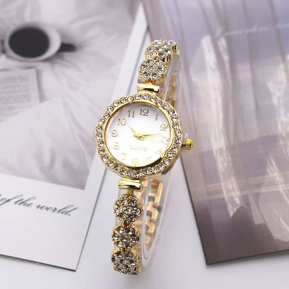 Women's Alloy Flower Diamondencrusted Leisure Round Dial Bracelet Watch