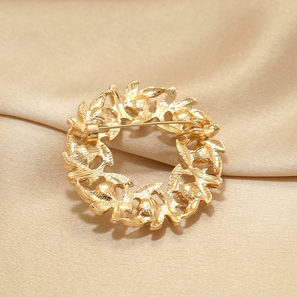 Women's Alloy Flower Pattern Electroplated Winter Ring Brooch Clothes Fixing Accessory