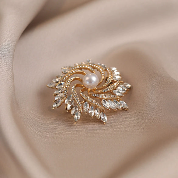 Women's Alloy Flower Rhinestone Electroplated Wreath Brooch Accessories