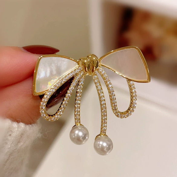 Women's Alloy French Retro Brooch With Flower Pattern And Electroplating Treatment