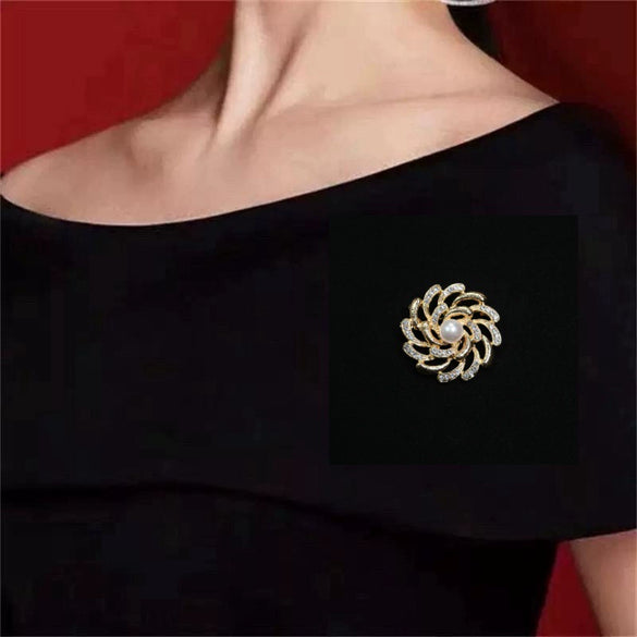 Women's Alloy Geometric And Flower Patterned Electroplated Brooch For Clothing Decoration