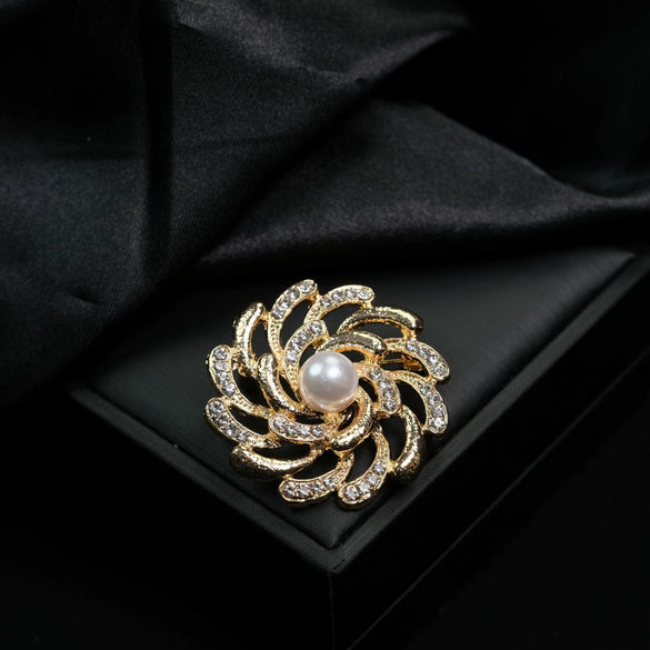 Women's Alloy Geometric And Flower Patterned Electroplated Brooch For Clothing Decoration