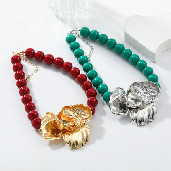 Women's Alloy Geometric Flower Pendant Snake Bone Chain Necklace With Electroplating
