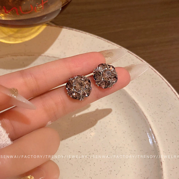 Women's Alloy Geometric Rhinestone Earrings With Electroplating Retro Elegant Design