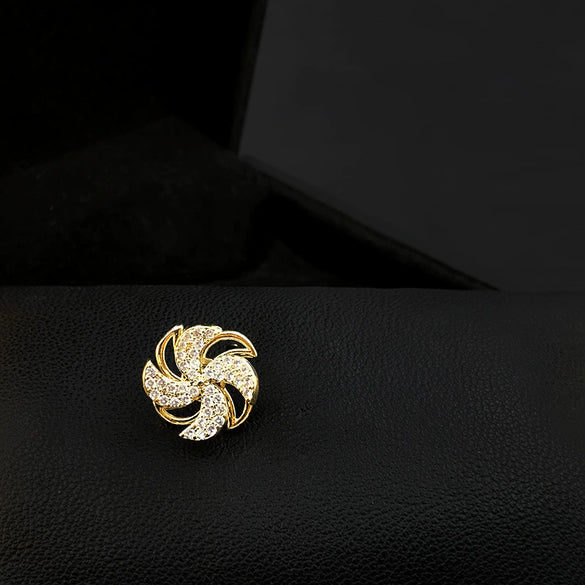 Women's Alloy Geometric Windmill Antirunning Light Brooch With Electroplating Treatment For Collar Fixing