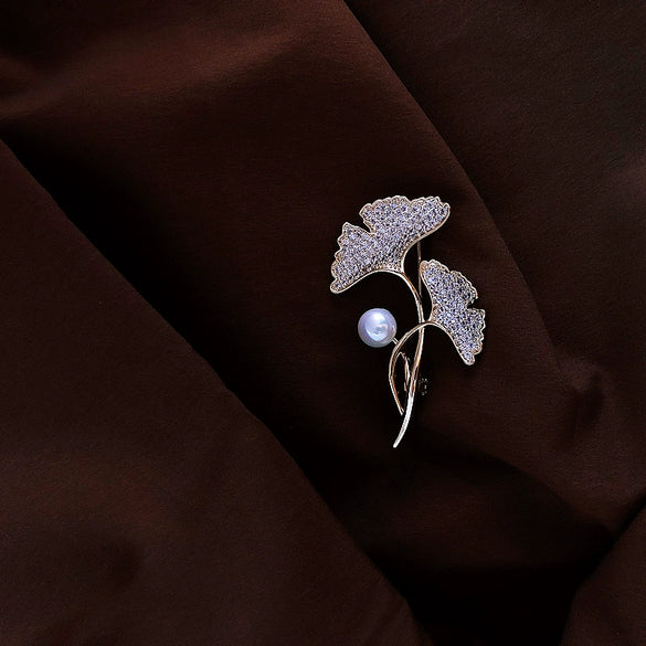 Women's Alloy Ginkgo Flower Brooch With Electroplating Design For Clothes Decoration