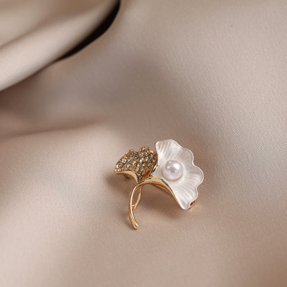 Women's Alloy Ginkgo Leaf Flower Minimalist Antiexposure Electroplated Brooch