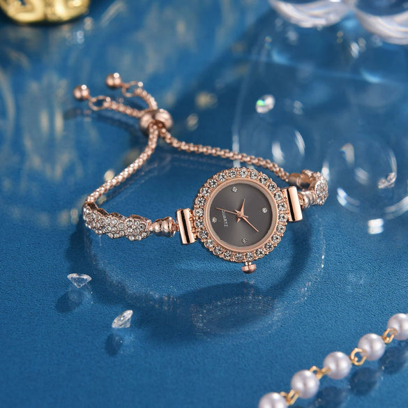 Women's Alloy Glass Quartz Fashion Round Bracelet Watch With Printed Logo