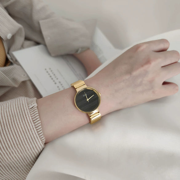 Women's Alloy Gold Watch Fashion Retro Style Round Dial Mineral Strengthened Glass Mirror Rose Gold Clasp Waterproof