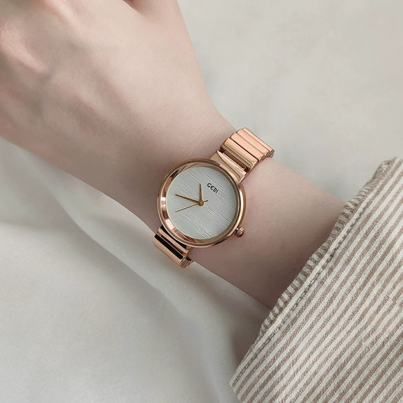 Women's Alloy Gold Watch Fashion Retro Style Round Dial Mineral Strengthened Glass Mirror Rose Gold Clasp Waterproof