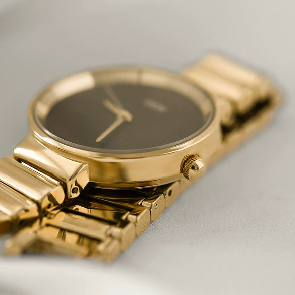 Women's Alloy Gold Watch Fashion Retro Style Round Dial Mineral Strengthened Glass Mirror Rose Gold Clasp Waterproof
