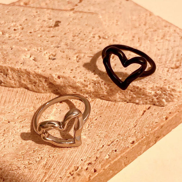 Women's Alloy Goldplated Ring With Hammer Pattern And Heart Shape