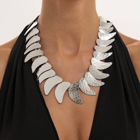 Women's Alloy Hammered Crescent Geometric Necklace With Textured Wide Chain Spliced Design And Plated Punk Style