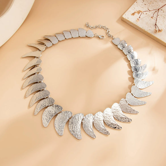 Women's Alloy Hammered Crescent Geometric Necklace With Textured Wide Chain Spliced Design And Plated Punk Style