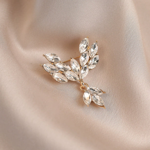 Women's Alloy Heart Shape Brooch With Electroplating And Luxury Sense