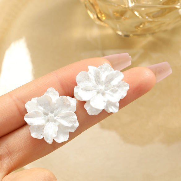 Women's Alloy Heart Shape Diamondembedded Electroplated Stud Earrings
